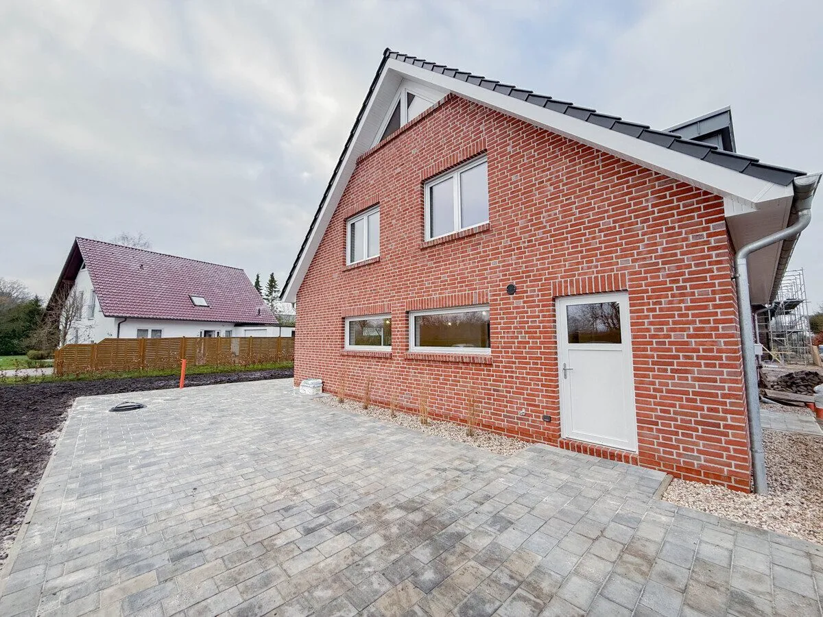 Immobilienangebot - Bad Zwischenahn / Wehnen - Alle - Frisch fertiggestellt: Stilvolle Doppelhaushälfte in Top-Lage
