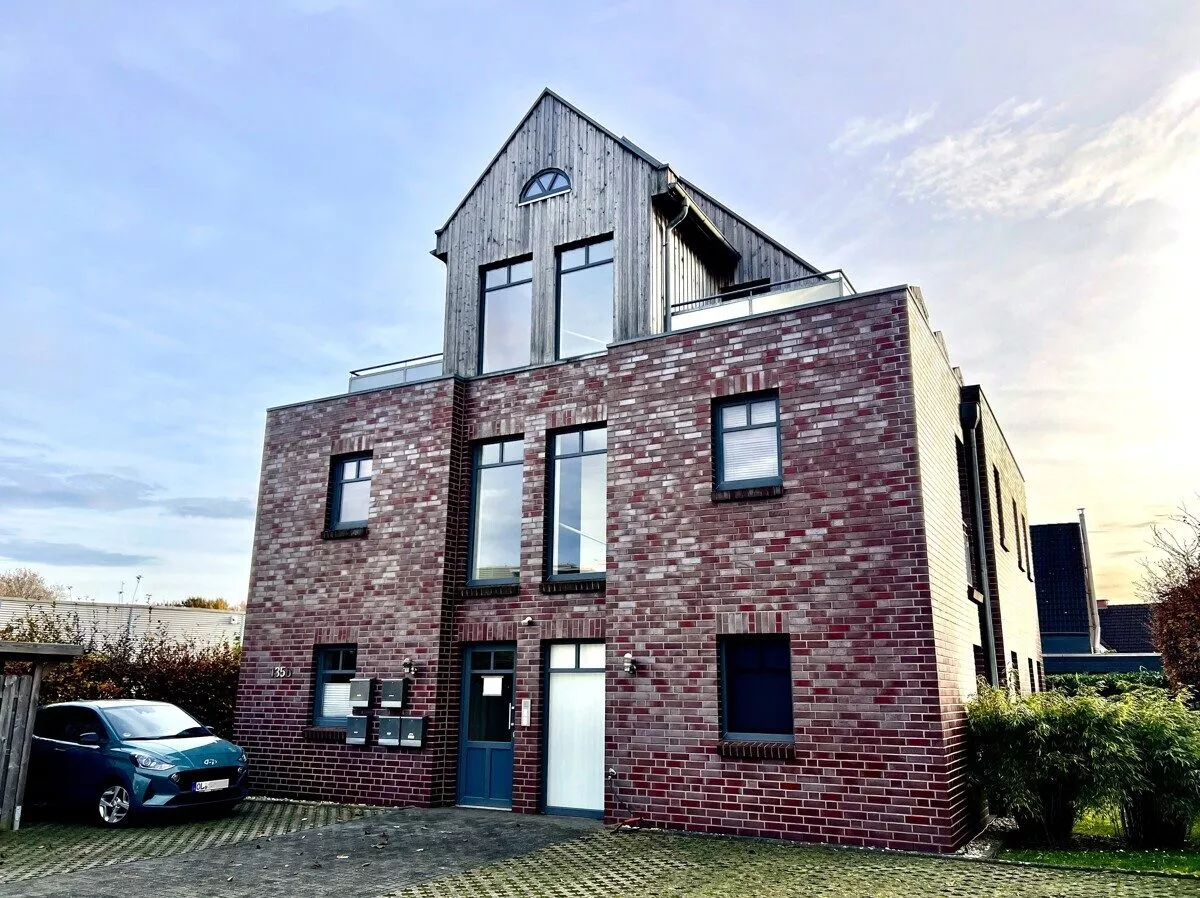 Immobilienangebot - Oldenburg - Alle - Lichtdurchflutete Dachgeschosswohnung mit Balkon und Einbauküche