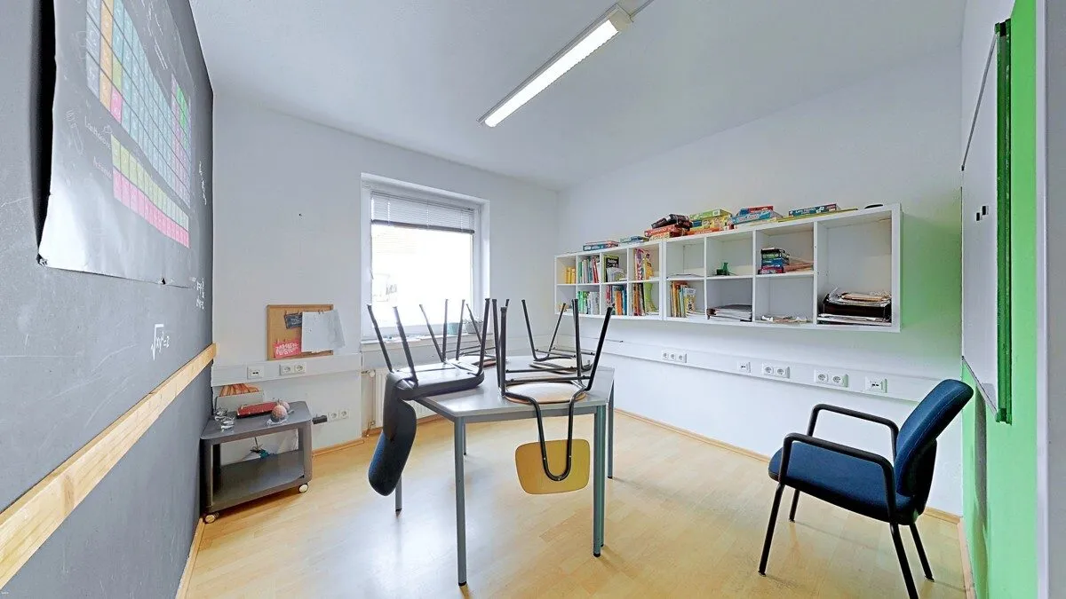 Immobilienangebot - Varel - Gewerbeimmobilien - Attraktive Bürofläche im Herzen von Varel – 
1. OG in zentraler Fußgängerzone