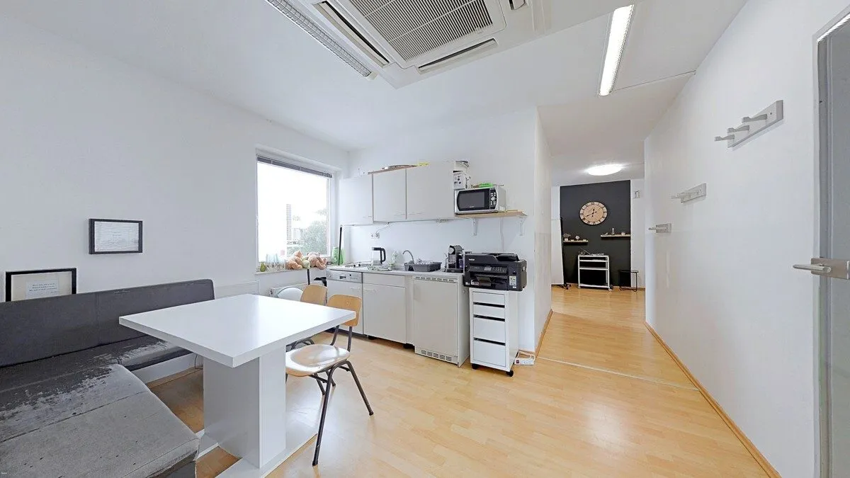 Immobilienangebot - Varel - Gewerbeimmobilien - Attraktive Bürofläche im Herzen von Varel – 
1. OG in zentraler Fußgängerzone