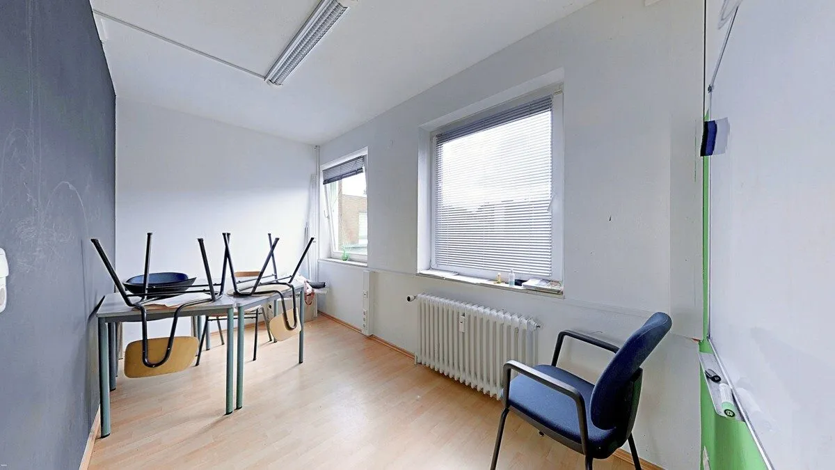 Immobilienangebot - Varel - Gewerbeimmobilien - Attraktive Bürofläche im Herzen von Varel – 
1. OG in zentraler Fußgängerzone