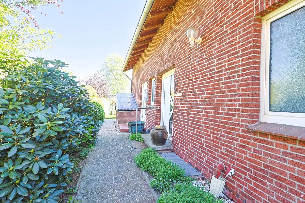 Immobilienangebot - Oldenburg - Alle - Ruhig gelegenes Haus in Bürgerfelde mit vermieteter Einliegerwohnung