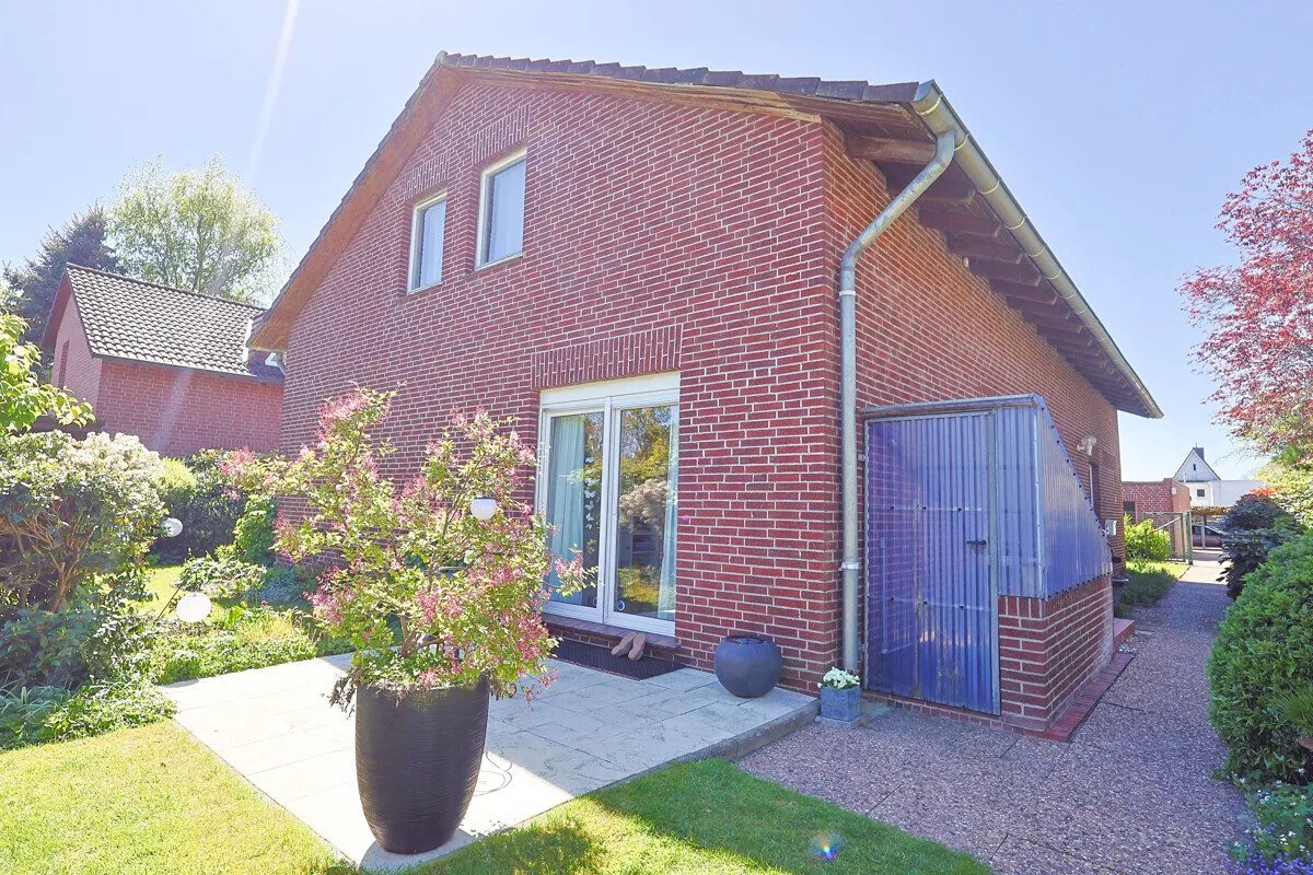 Immobilienangebot - Oldenburg - Alle - Ruhig gelegenes Haus in Bürgerfelde mit vermieteter Einliegerwohnung