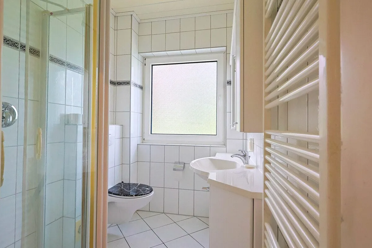 Immobilienangebot - Oldenburg - Alle - Ruhig gelegenes Haus in Bürgerfelde mit vermieteter Einliegerwohnung
