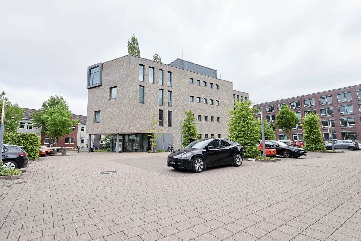 Immobilienangebot - Oldenburg - Gewerbeimmobilien - Großzügige moderne Bürofläche in Top-Lage mit Stellplätzen