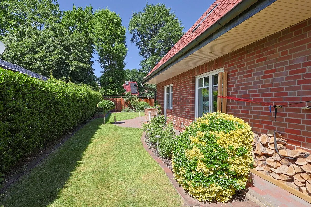 Immobilienangebot - Wiefelstede - Alle - Familienfreundliches Einfamilienhaus mit schönem Garten und Doppelcarport in Metjendorf