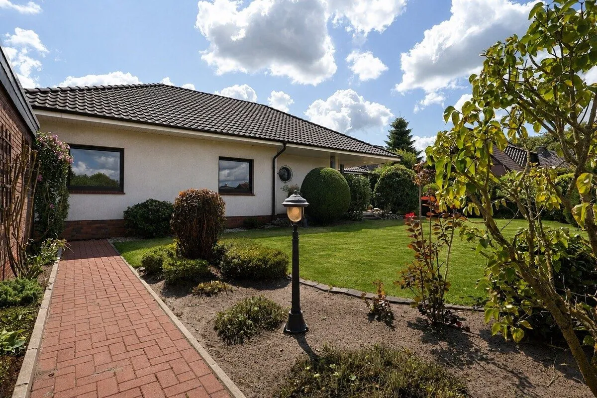 Immobilienangebot - Oldenburg - Alle - Idyllische Wohnlage in Ofenerdiek – gepflegtes Einfamilienhaus mit großem Garten