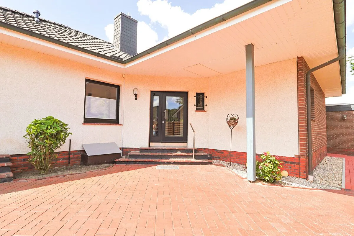 Immobilienangebot - Oldenburg - Alle - Idyllische Wohnlage in Ofenerdiek – gepflegtes Einfamilienhaus mit großem Garten