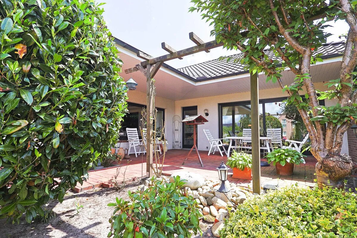 Immobilienangebot - Oldenburg - Alle - Idyllische Wohnlage in Ofenerdiek – gepflegtes Einfamilienhaus mit großem Garten