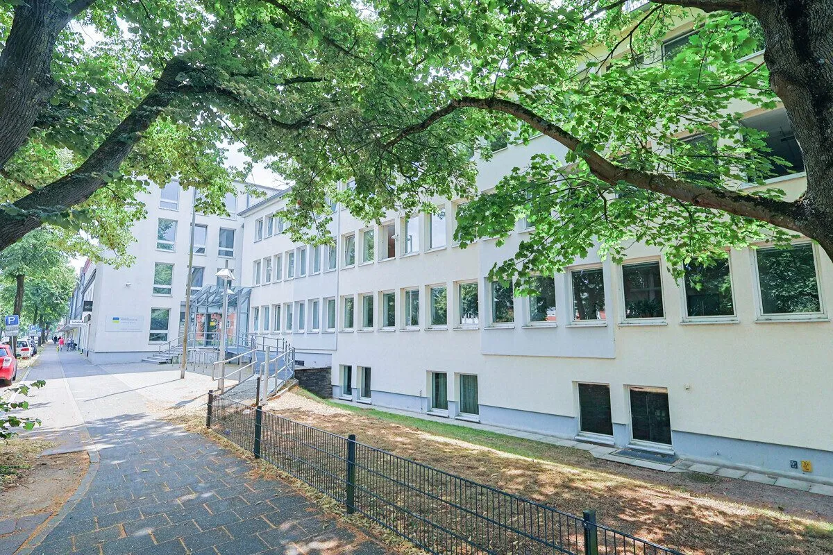 Immobilienangebot - Bremen - Gewerbeimmobilien - Attraktive Gewerbeimmobilie mit Wohnanteil in Bremen-Nord!