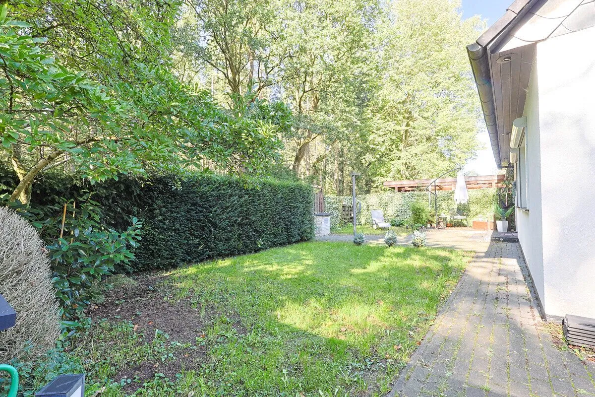 Immobilienangebot - Hatten - Alle - Wohnen am Waldrand in ruhiger Lage – großzügiges Wohnhaus mit Wintergarten